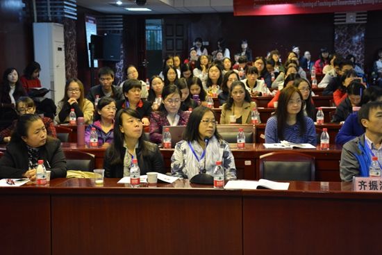 “中国英语写作教学与研究思维与语言表达国际高端论坛”在我校举行